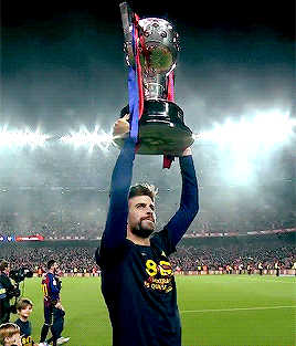 إحتفال برشلونة بلقب الدوري لموسم 2018/2019 في الكامب نو  Tumblr_pqo804xnfW1rf0fpjo2_400