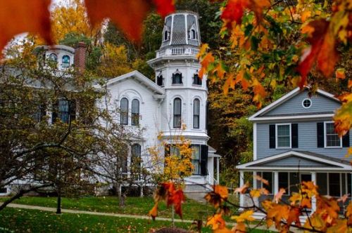 bookofoctober:East Haddam, Connecticut. Photo by Ali Vesey