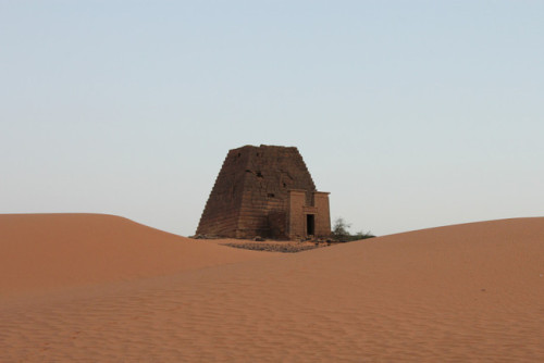 abandonedandurbex:One of Forgotten Pyramids of Meroë [930x620]