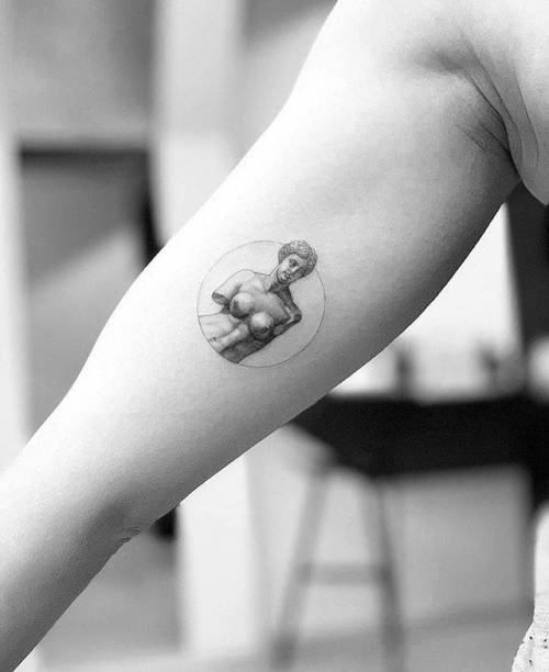 Small Tattoo. Greek statue. Minimal Tattoo. by Emre Dizici Apollo head  tattoo. Shoulder Tattoo. | Tattoos, Statue tattoo, Circle tattoo