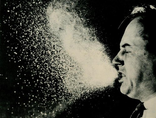 retro vintage Black and White sneeze espirrar preto e branco Harold Edgerton Marshall Jennison 1941 1940s 40s