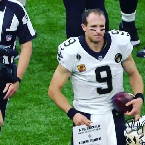 Drew Brees breaks all-time passing record on 62-yard TD pass to...