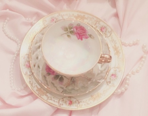 rosey-ballerina:It’s tea time ♡