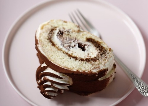 sweetoothgirl:TIRAMISU CAKE ROLL