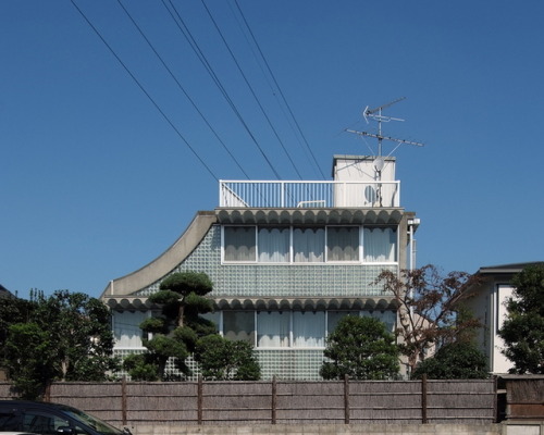 nihonnoie:Kazuo Shinohara1988, House Under High Voltage Line