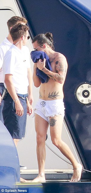 niallhorantheirish:Harry in Saint Barthélemy  - December 30,...