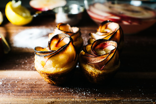 sweetoothgirl:Mini Puff Pastry Apple Roses