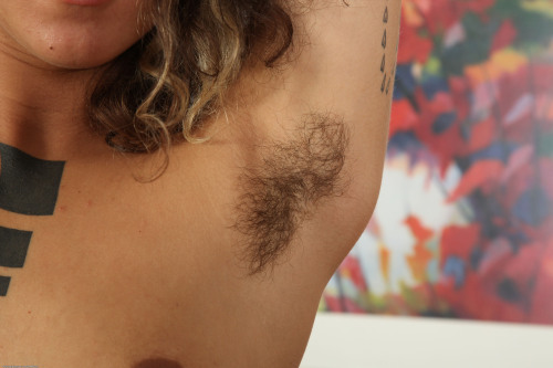 taboo-fetish:Bianca’s delicious hairy armpits!