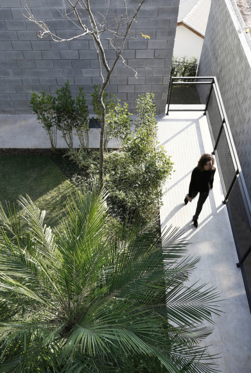 architorturedsouls:RD House / Belluzzo Martinhão Arquitetosph:...