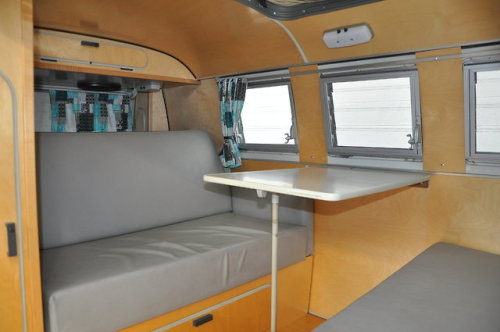 utwo:‘67 Volkswagen Westfalia Pop-Top© European...