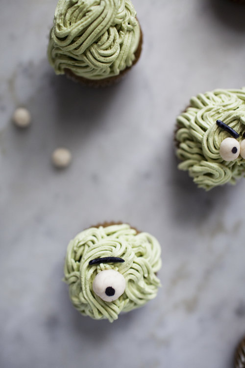 ugly–cupcakes:MATCHA PUMPKIN “MONSTER” CUPCAKES