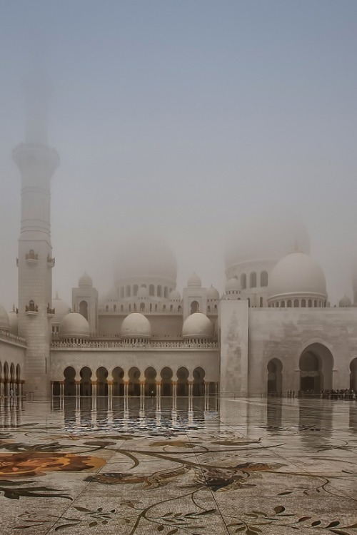 Abu Dhabi United Arab Emirates Islamic Architecture Sheikh Zayed Grand Mosque in Abu Dhabi The UAE (United Arab Emirates) islamic art quranclub iiadb islam