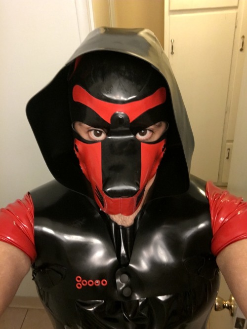 rubbrphoenixx:I really become other on a puppy mask. Woof 