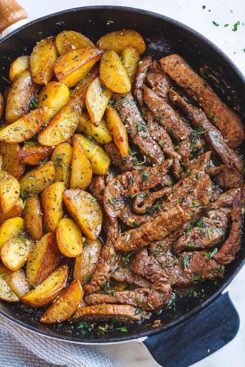 food-porn-diary:Garlic Butter Steak and Potatoes Skillet...