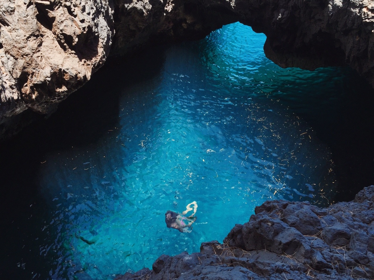 artisticintimacy: Mermaid cove - BECAUSE HAWAII