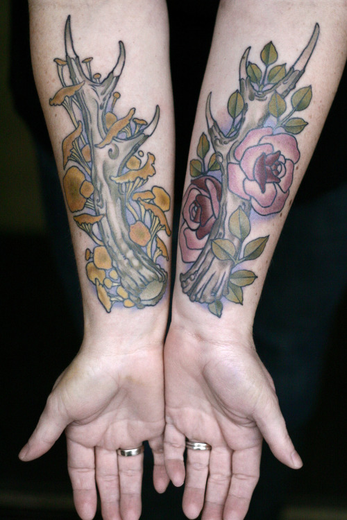 wonderlandtattoospdx:A pair of woodsy antlers by Sean Wright!