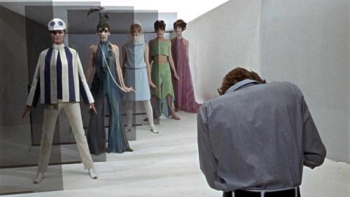 mazzystardust:Blow Up (1966) – Michaelangelo Antonioni