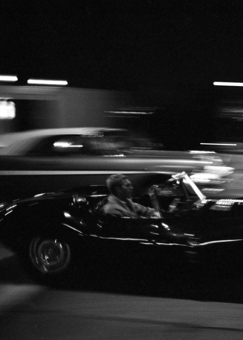 un-singe-en-hiver:Steve McQueen driving on Sunset Strip, 1963....