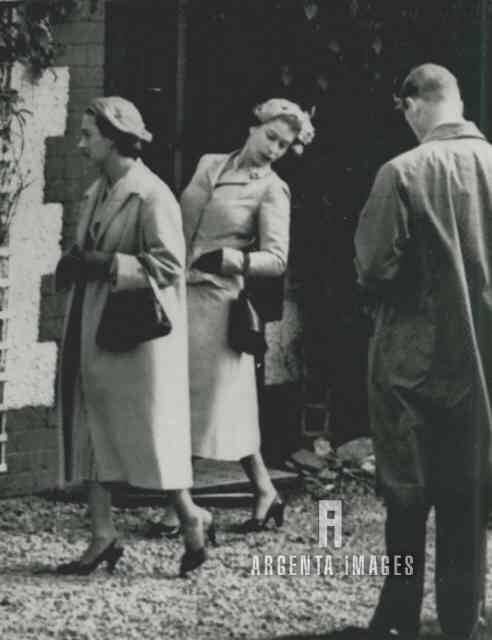 Princess Margaret and Queen Elizabeth ii - Classic Royal Pics