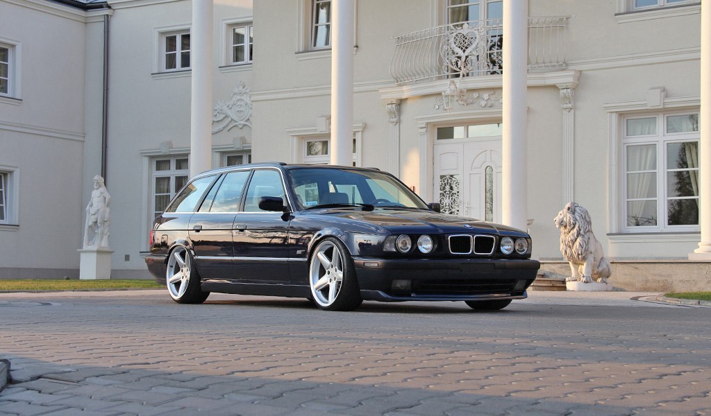 Е34 бимка. BMW 525 Touring e34. BMW 5 e34 Touring. BMW e34 525i. BMW 525 e34 универсал.