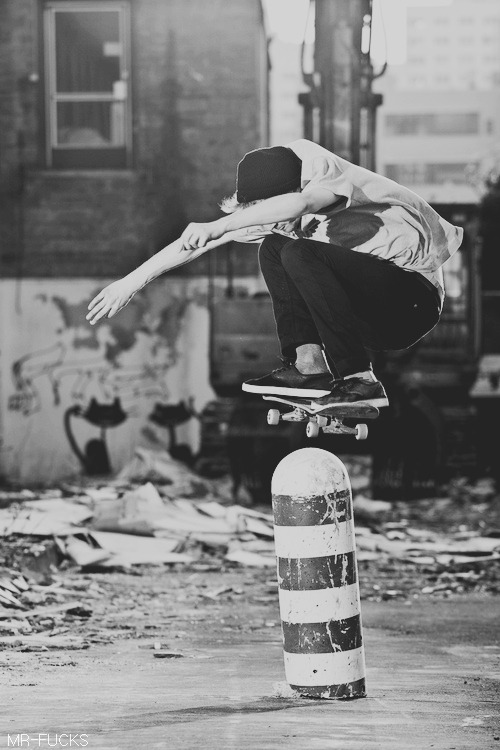 skate preto e branco garotos tumblr