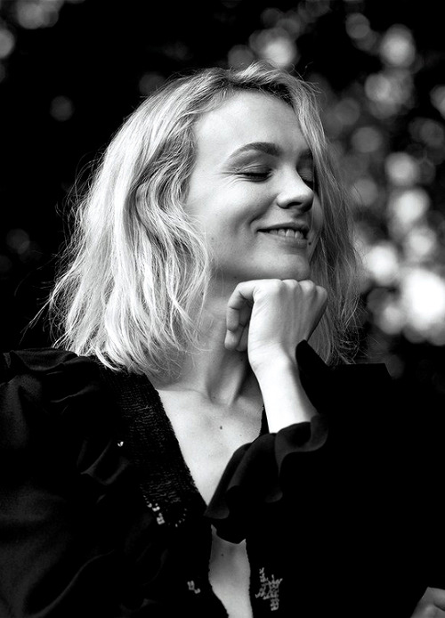 jakegyllenhaals:Carey Mulligan photographed by © Alasdair...