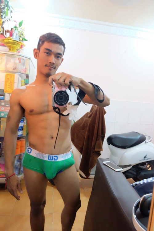 vibollovely:chaodiyo:hanalak:ក្តធំក្តធំចឹងបានអោយគាត់ចុយស្...