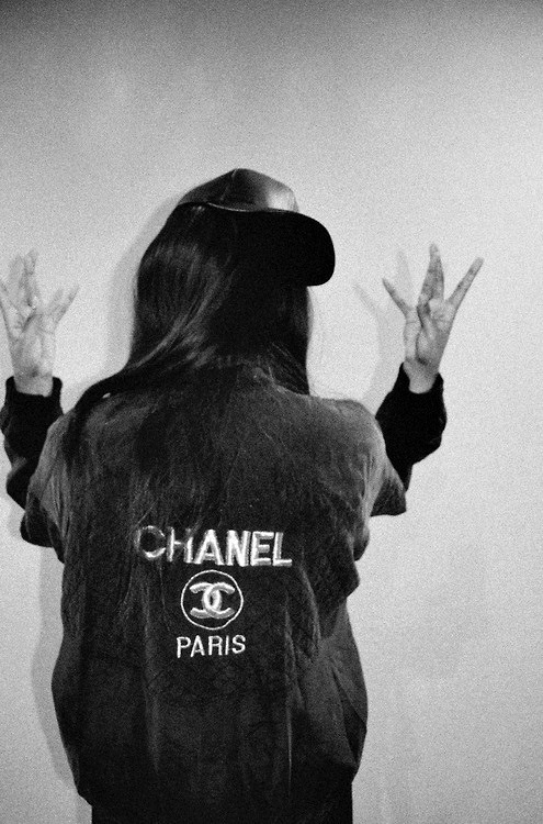 chanel urban urban blog urban chick cute girl street black and white grunge chanel paris paris no 5 follow follow me