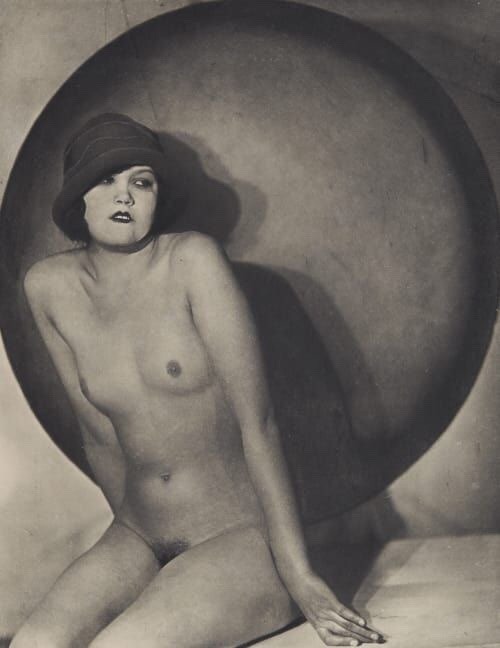 František Drtikol :: XXVI, from ‘Les Nus de Drtikol’, 1929. Photogravure.