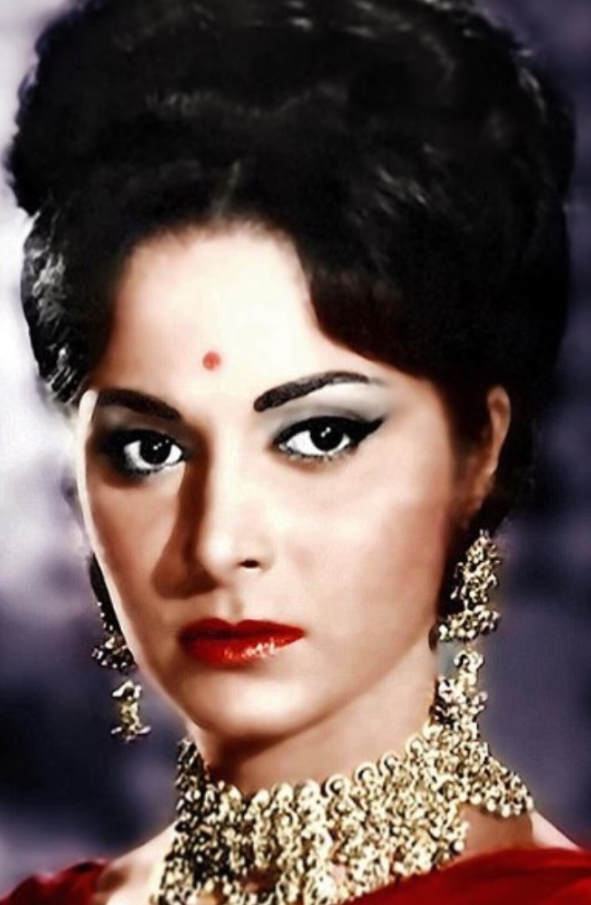 Duniya-e-husn-o-ishq Ka Tum Hi Shabab Ho — Waheeda Rehman In A 1970s 