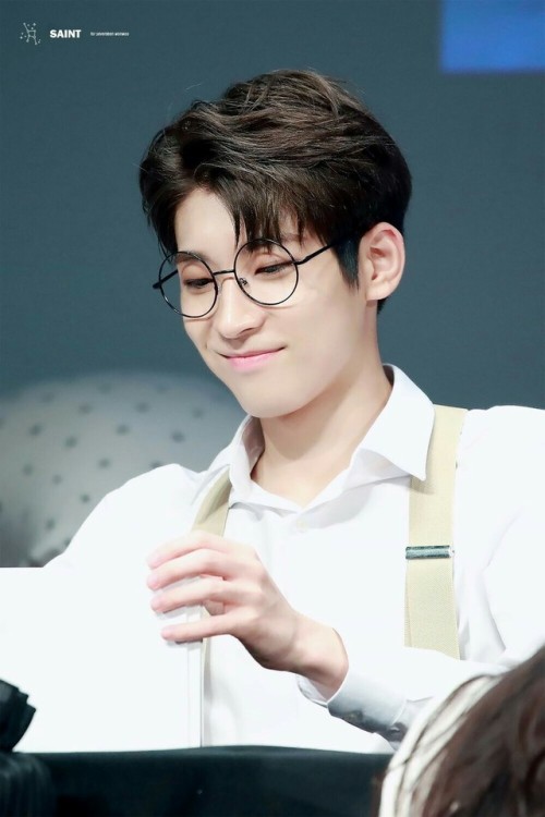 jungkookandyugyeomwhores:Wonwoo With GlassesAdmin LD