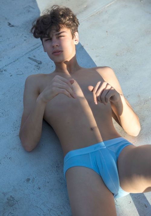 Hard young twink pictures