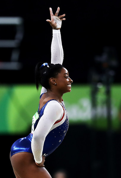 sparklesandchalk:Simone Biles wins the Olympic All-Around with...