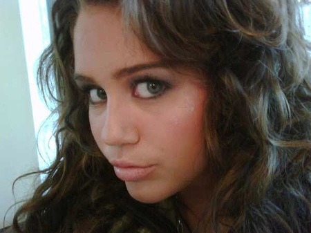 fucktoy-school:back2theyear2000:miley’s myspace pics!Now she...