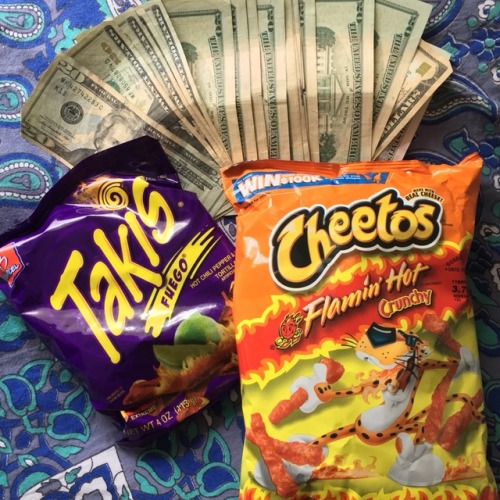 brattylikestoeat:Hot Cheetos, Takis and 