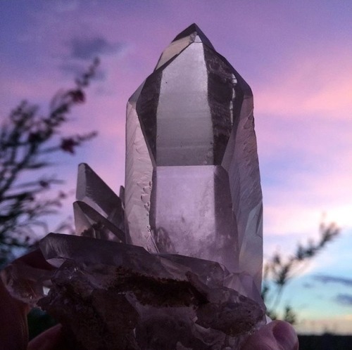 This photo of Quartz by @structure_minerals is so relaxing to...