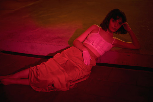 slowfashion slow fashion fashion movie stills movie style seventies seventies style vintage vintage clothing vintage clothes vintage style vintage outfit movie star photography photooftheday photoshoot fashion shoot editorial red light sustainable sustainability responsive actress lookbook