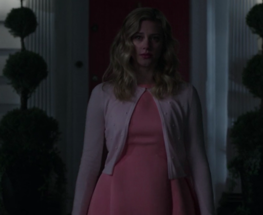 Betty Cooper Outfit Watch — 1x01 Chapter One The River S Edge