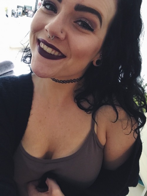 palestrauuberry:I look like a noob when I smile.Not at all.you...