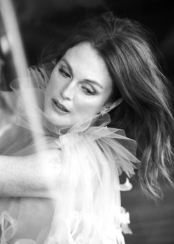 irina-irina-irina:Julianne Moore