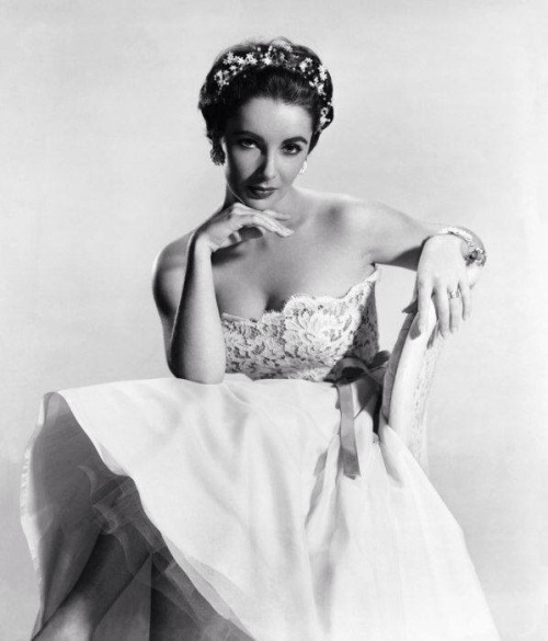 retroldstylebaby:Liz Taylor