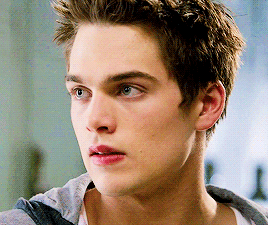 (M/LIBRE) DYLAN SPRAYBERRY › don't ask, don't tell. Tumblr_osj6x08mu51rjrkjio3_400