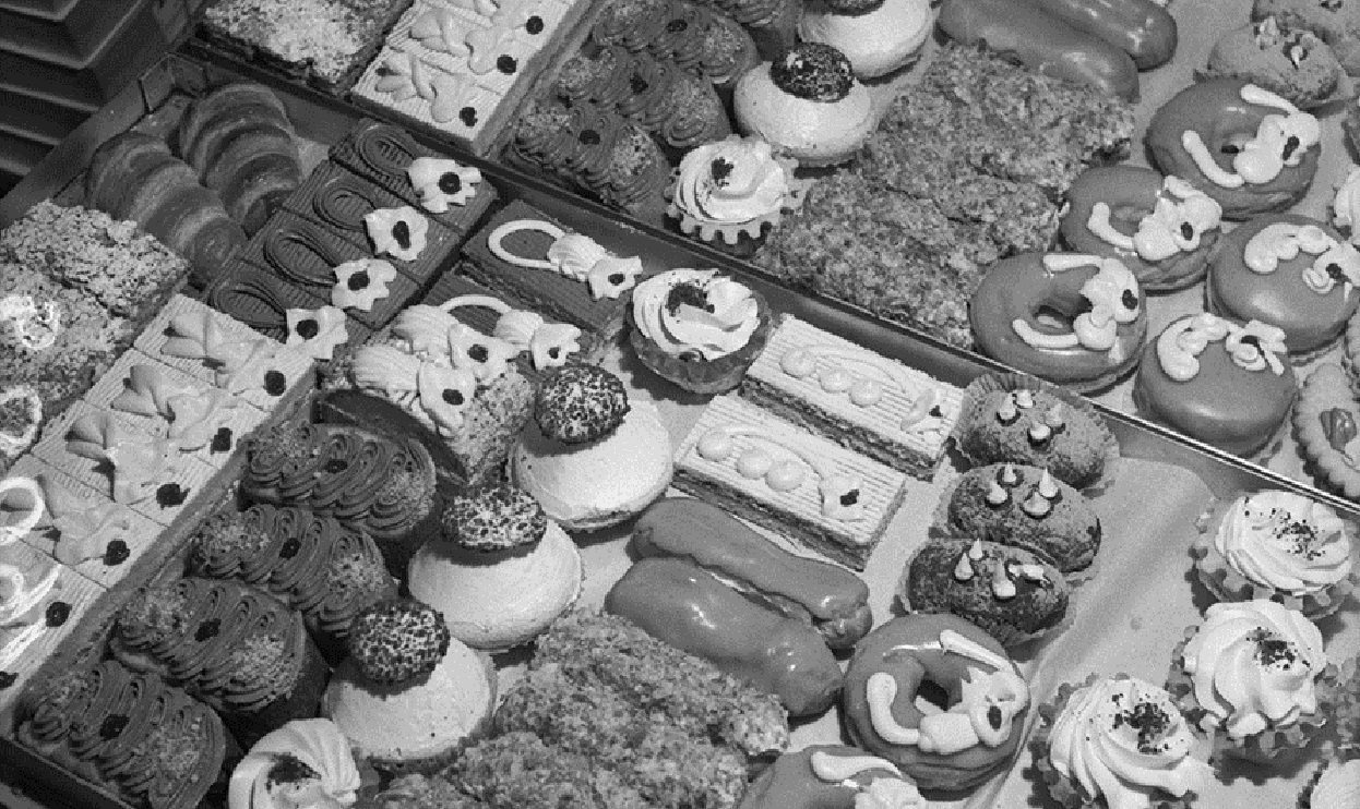 Shout out to those having a cheat day today! :)
(Cakes by the Bolshevik confectionary factory, Moscow 1964)