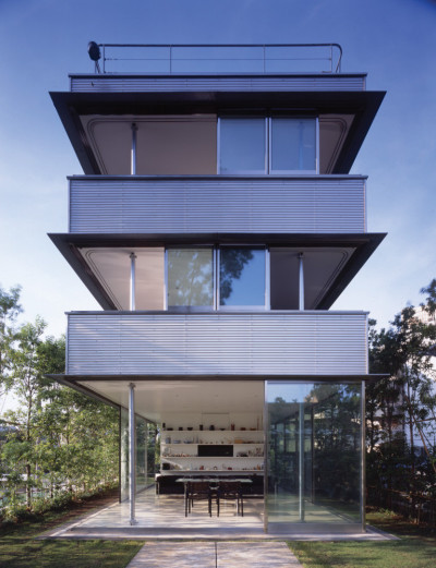 <br /><br />Wall less house / Tezuka Architects