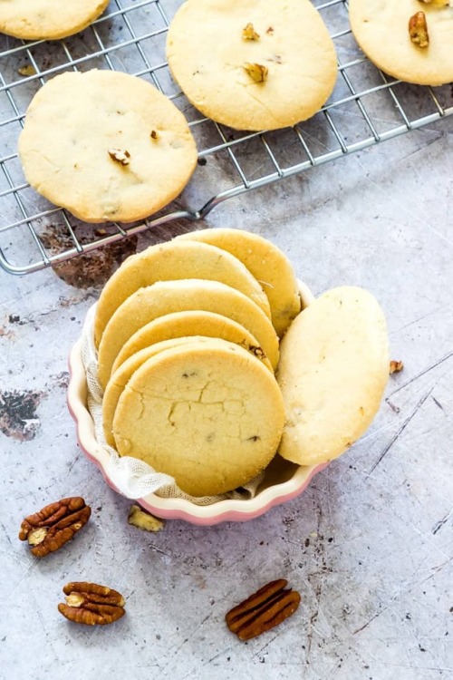 foodffs:Pecan Shortbread CookiesFollow for recipesIs this how...