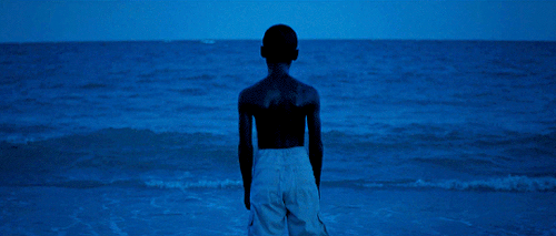 emmanuelleriva:In moonlight, black boys look blue.Moonlight...