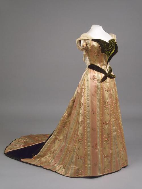 lookingbackatfashionhistory:• Evening Dress of Empress Maria...