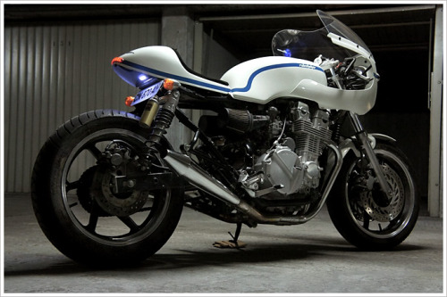 motoblogcl:Ruleshaker’s Honda CB750 - “Old Spirit”