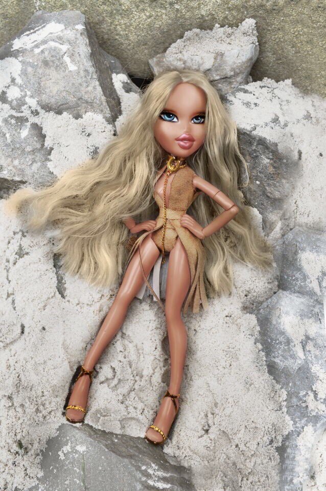 bratz doll with blonde curly hair
