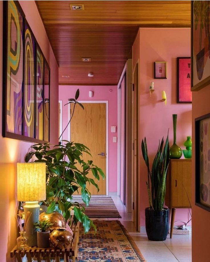 pinks-in-the-hallway